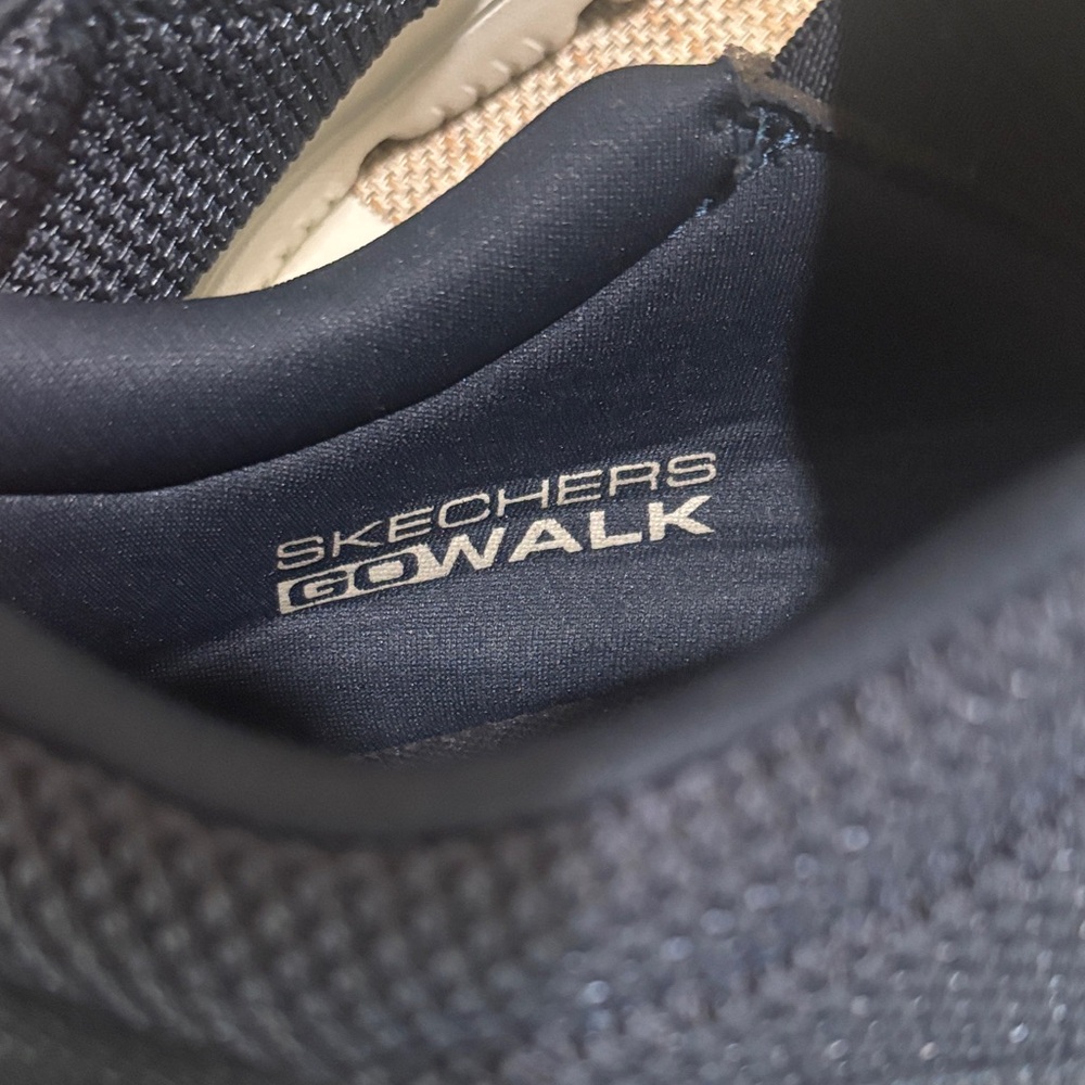 Skechers Ultra Go Walk Sneakers in navy. Men 15. Excellent condition. Very nice! - Picture 6 of 8